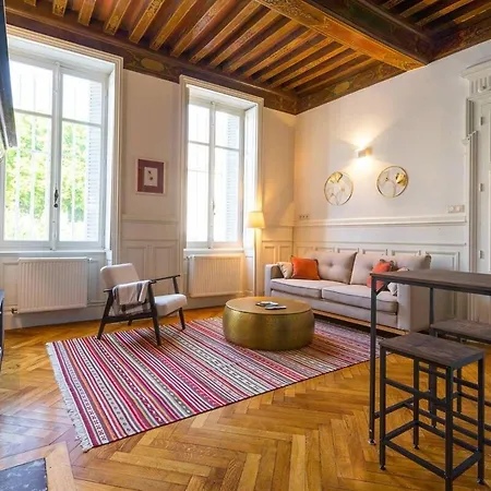 L'atre Des Ducs, Au Centre Historique De La *