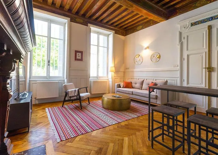 L'atre Des Ducs, Au Centre Historique De La *